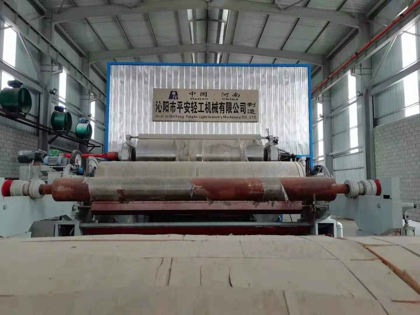 2020年3月，埃及薩達(dá)特城3800/400高瓦紙機(jī)順利投產(chǎn)